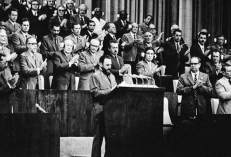 fidel-en-el-primer-congreso-del-pcc-1975-foto-granma